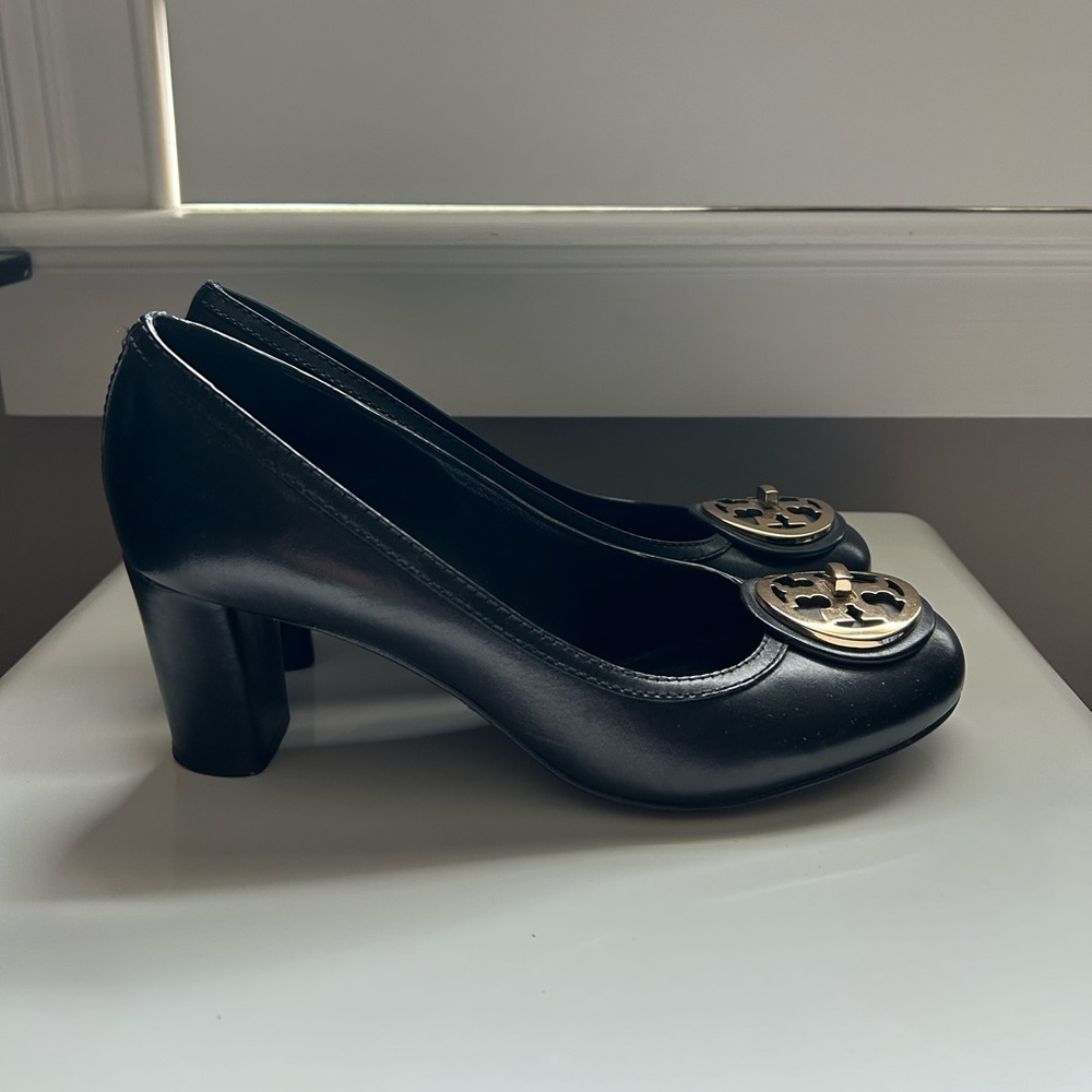 Tory Burch Round Toe Black Pump. Size 9